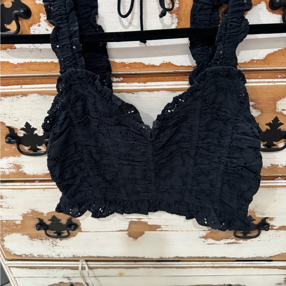 Urban Outfitters Kya Black Ruffled Eyelet Crop Tank Top Size Medium - Picture 3 of 6